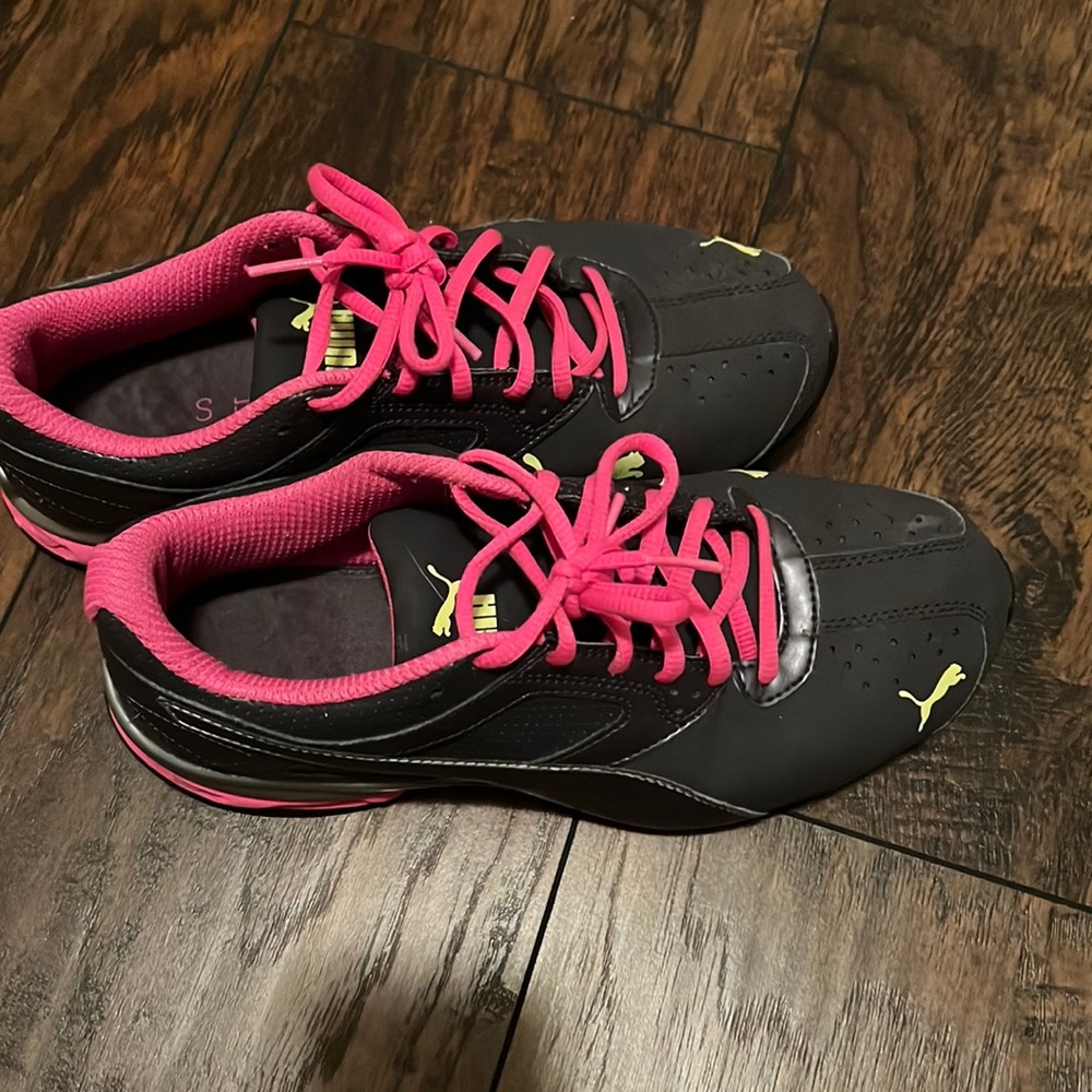 Gray and hot pink puma’s! Size 8